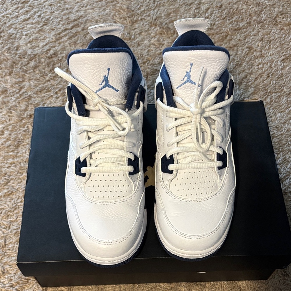 Jordan 4 Retro Columbia